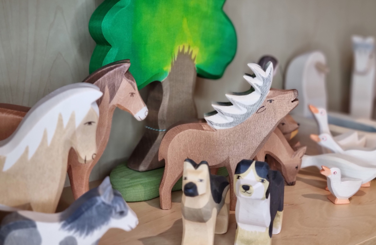 Holzwurm Spielzeug Dettighofen